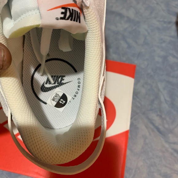 MENS NIKE SNEAKERS NEW IN BOX SIZE 101/2 / 11 / 12 / 3 PAIR AVAILABLE - Picture 3 of 10